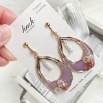 ピアス　イヤリング　大ぶり　しずく　かすみ草　レジン　レジンアクセサリー　レジンアクセ　ドライフラワー　揺れるピアス　揺れるイヤリング　しずくピアス　しずくイヤリング