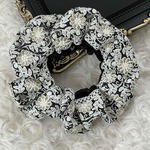 インド刺繍リボンでシュシュ　（ブラック）