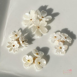 ［受注制作］プラスチックフラワーチャーム 花 桜 ペタル チャーム ホワイト パールカラー 2個 j6-4940 GreenRoseYumi