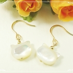 *P56*高品質ホワイトシェルAAA（ネコ）☆ピアス