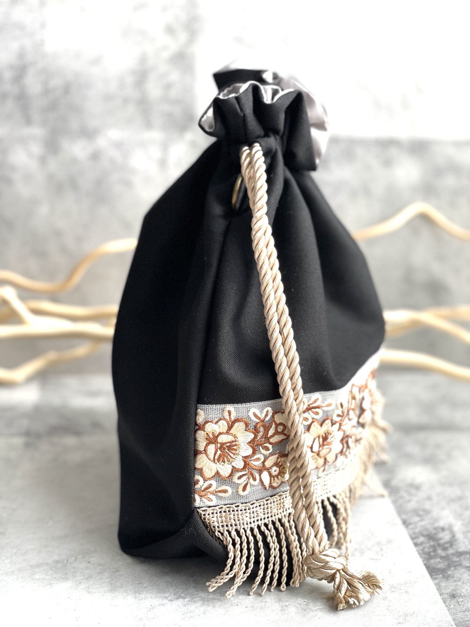 M】インド刺繍リボン 巾着ショルダー - Chouette. | minne byGMO
