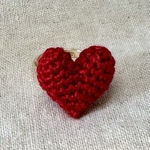 真っ赤なハートの指輪