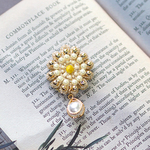 マグネットブローチ（ビーズ刺繍/ホワイト/上品/フォーマルブローチ/入園/入学/卒業/卒園)