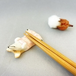 仰向けコーギー犬の箸置き（ピンク布団)