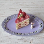グレーうさぎ1  イチゴ盛りだくさんのショートケーキ🍰🍰紫プレート