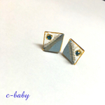ブルーレザーの四角かわいいピアス