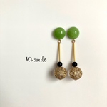 春夏におすすめ☆グリーンの爽やかピアス.イヤリング 樹脂ピアス.樹脂イヤリング ノンホールピアス.ノンホールイヤリング