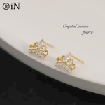 ピアス　K18仕上げ　王冠ピアス　スタッドピアス　シルバー925 クラウンピアス　小さなピアス　金属アレルギー対応