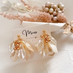  Elegant petal