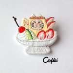 猫インアラモード　刺繍ブローチ