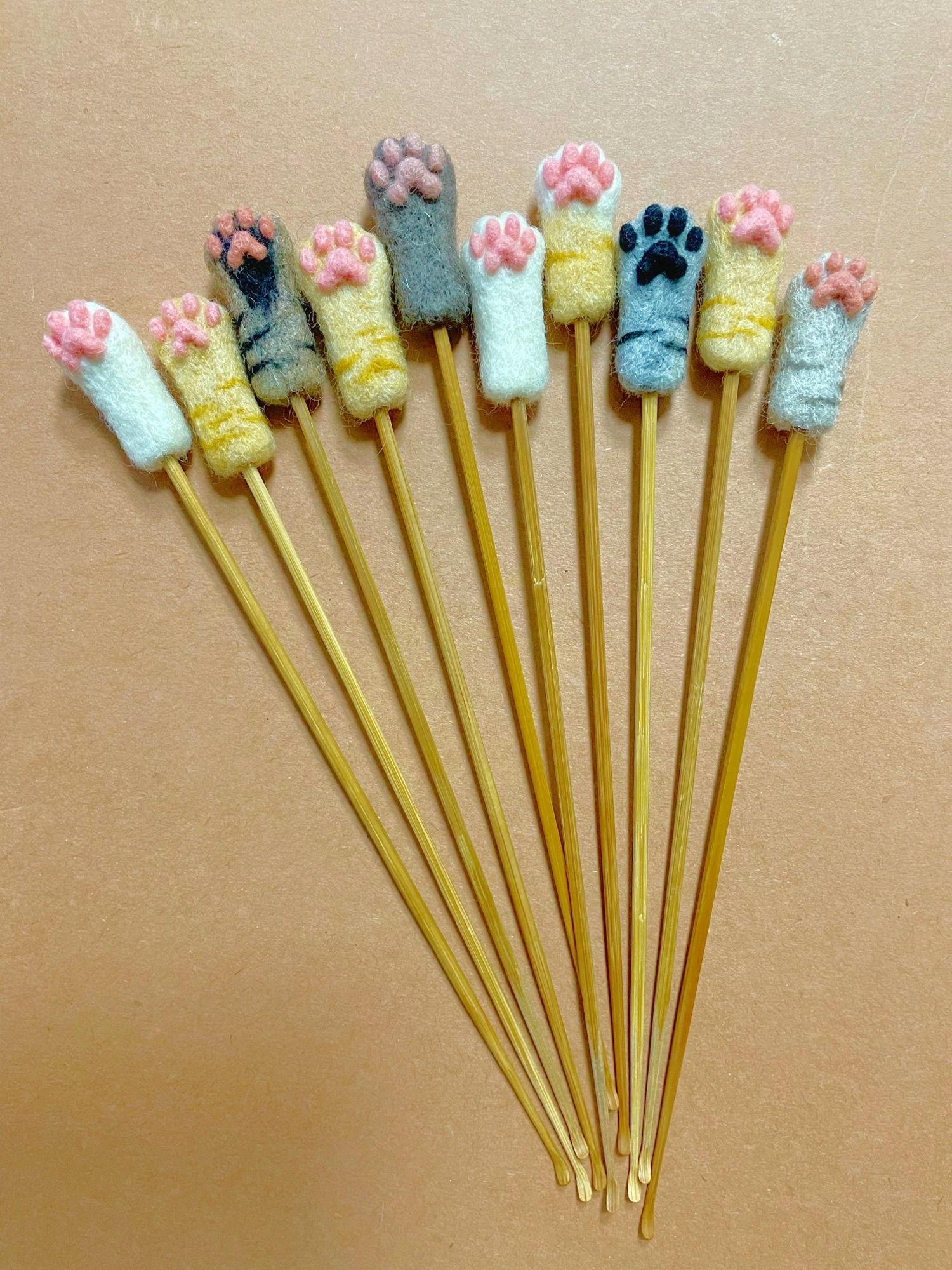 オーダー猫のヒゲさし置き型タイプ - NEEDLE FELTING olive
