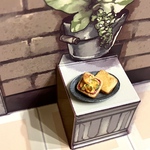 カフェのピザパンとトースト（銀色のお皿）ミニチュアフード