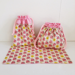 レトロいちご☆お弁当袋&巾着袋&ランチョンマットの3点セット お弁当入れ コップ入れ 入園入学 給食袋 ランチョンマット ランチセット