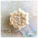 Snowflake ビーズ刺繍ブローチ