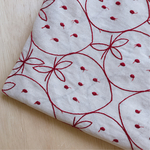 ※【シーチング50×50】刺繍strawberry・キナリ