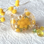 【受注制作】［春限定］猫型　ミモザのブローチ　レジン　　　花　フラワー　ねこ　プレゼント　ギフト