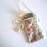 ちょっとそこまでスマホポシェット　-ベージュのコットンリネンに刺繍リボン-