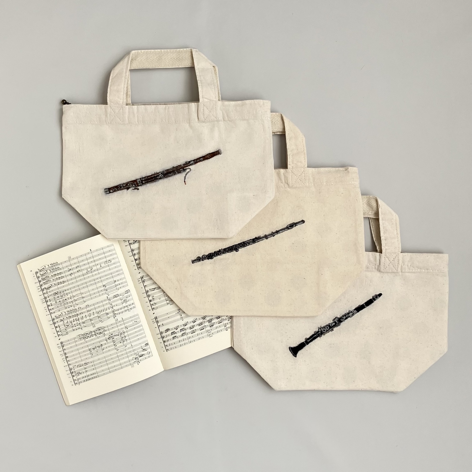 クラリネットの羊毛フェルト刺繍ミニバッグ - Atelier youmou