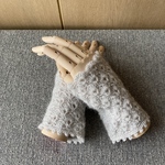 ラメ入りモヘアのリストウオーマー