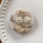 ビーズ刺繍くるみボタン（ヘアゴム/ブローチ）