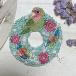 まるまる刺繍ブローチ◎コザクラインコ