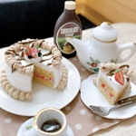 ミニチュア　フェイクスイーツ　ストロベリーチョコレートケーキ