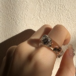 silver metal watery ring