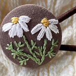 手刺繍／ヘアゴム/カモミール