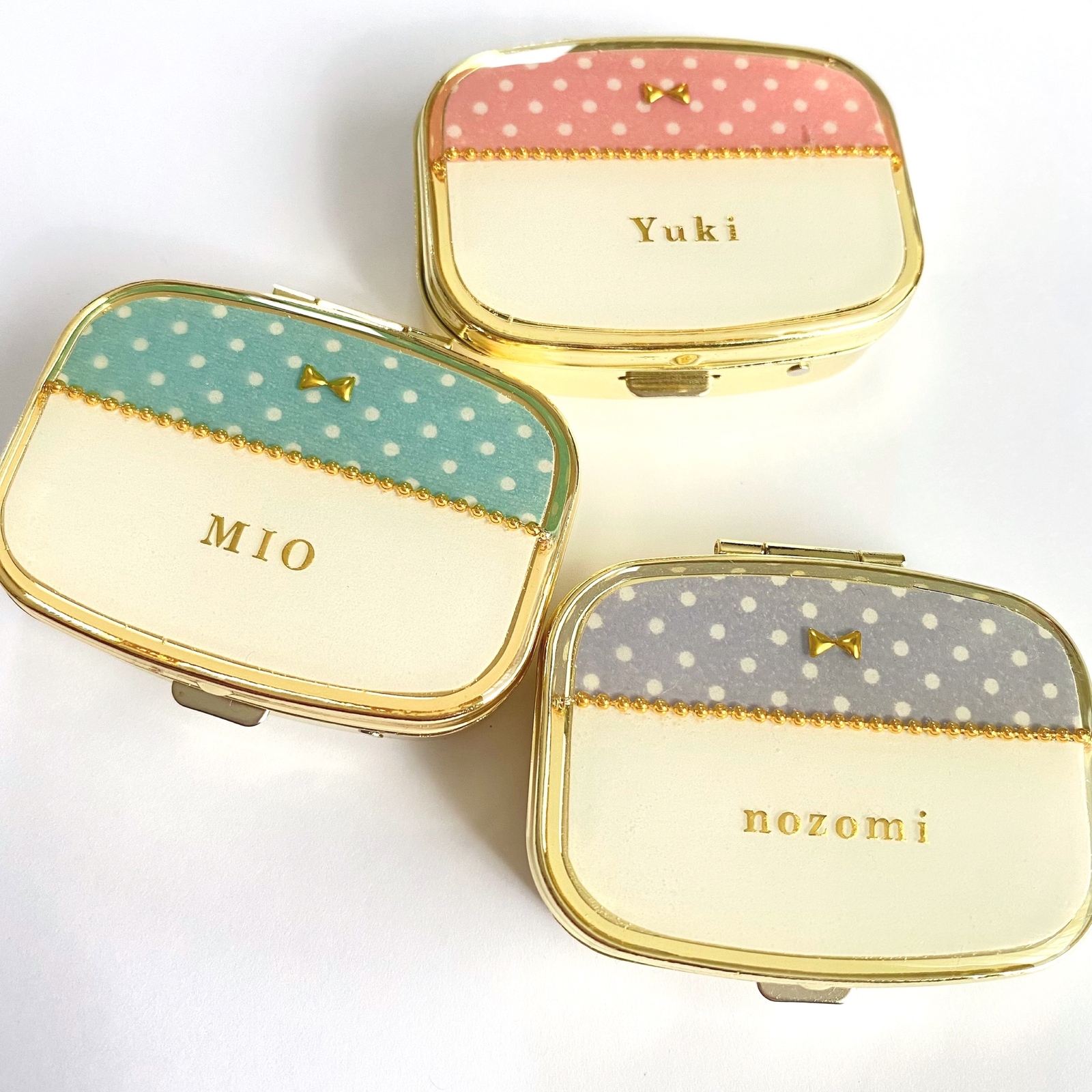 再販＊【名入れ】ミルキードット×リボン ピルケース/アクセサリー