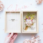 桜＆ミモザブーケ　フォトフレーム付き結婚祝い　子育て感謝状　両親贈呈品　還暦祝い　ウェディング　開業祝い　出産祝い　名入れ　フラワーギフト
