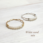 ミルク色・白珊瑚 小さな天然石ring