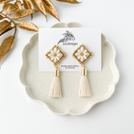 Marguerite tassel earring < gold >