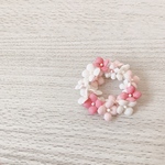 リースのブローチ ピンク