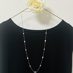 四弁花とクリスタルパールのロングネックレス
