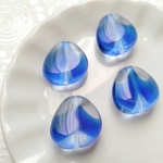 [チェコビーズ] 4個 18×17mm 大きめ 変形ナゲット クリア × ブルー [Graine]