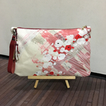 ピンクの花柄クラッチバッグ　着物（帯）リメイク
