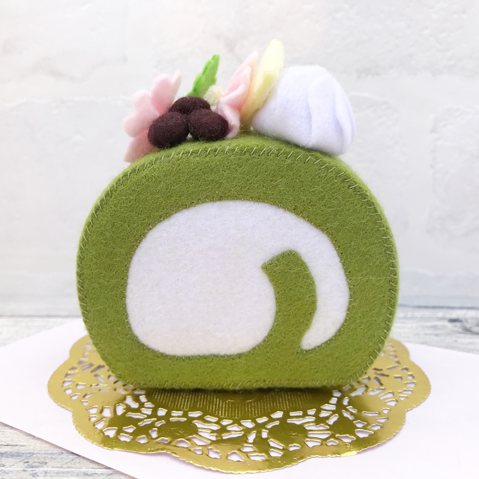 抹茶ロールケーキ フェルトケーキ - HeartWarming☆Y | minne byGMO