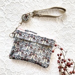両面使えるパスケース/ストロベリーフィースト/リバティ生地使用/リールストラップ付き二枚パスケース/ラミネート