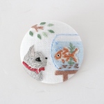 刺繍ブローチ　猫と金魚　