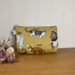 リアル猫の生地のマルチポーチ　変わりマチのポーチ　マスタードイエロー