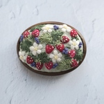 【いちごの森】刺繍 ブローチ (グリーン)