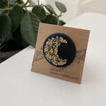 ミモザとユーカリの手刺繍くるみブローチ④