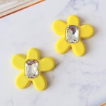 黄色の大ぶりお花ピアス❁⃘*.ﾟ