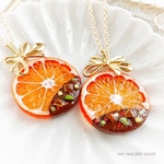 オランジェットショコラのネックレス(リボン付き)( orange necklace/オレンジ/チョコレート/スイーツデコ/フェイクスイーツ/フェイクフード/食品サンプル)