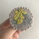 ミモザの刺しゅうブローチ*タンバリン〇ミナペルホネン