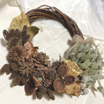 秋を先取り🍁木の実のとユーカリのリース