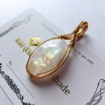 アクセ選択》希少価値★32.9ct天然レインボームーンストーン/スエード紐ペンダント・バッグチャーム　金属アレルギー対応【El-Shade】