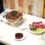 ミニチュア・炭火焼き七輪の焼肉セット