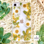 ミモザのリース風押し花スマホケース