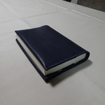 kanakoto823様ご予約品です。他の方のご購入はお控え下さい。文庫本用革のブックカバー　紺色
